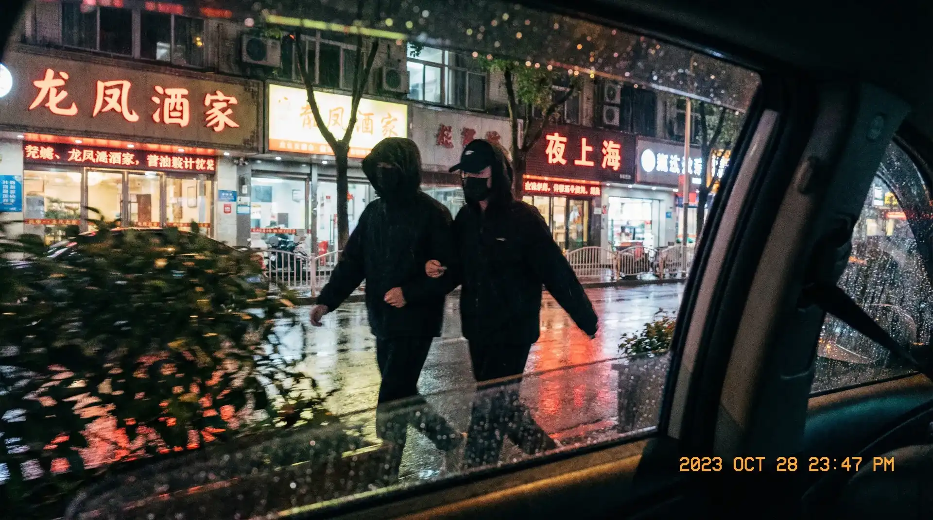 51网 - 顶流明星深夜密会现场抓拍照片